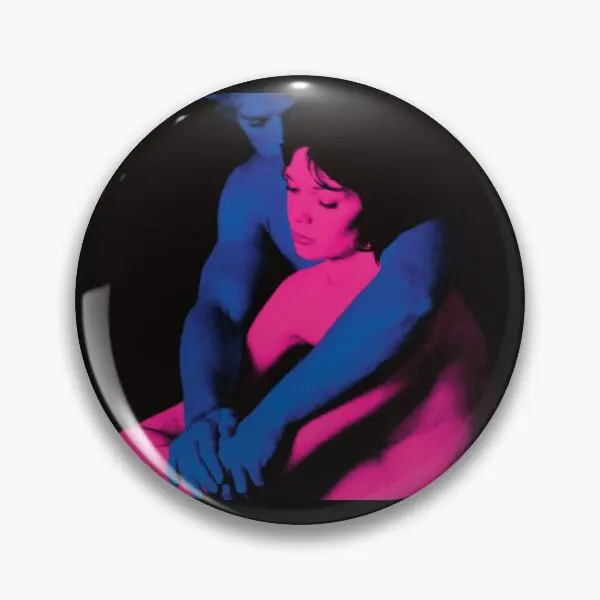 Металлическая брошь на лацкан