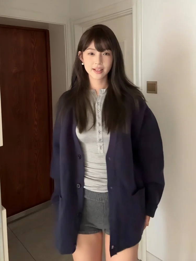 Темно-синий вязаный кардиган с длинными рукавами и v-образным вырезом женский