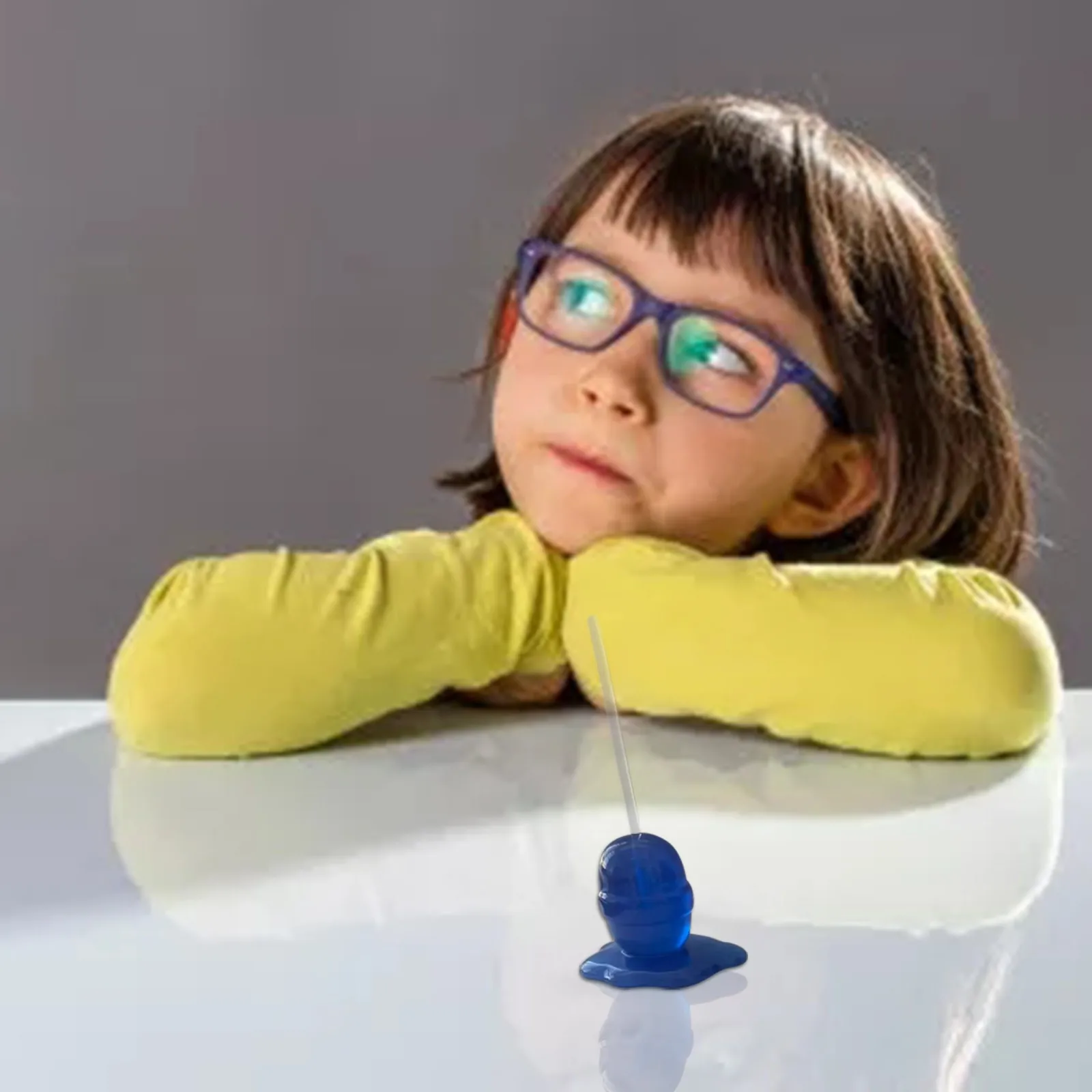 Many children или. Маленькая азиатская девушка. Мальчик в воображаемой стране. The thinking child. Ребенок думает.