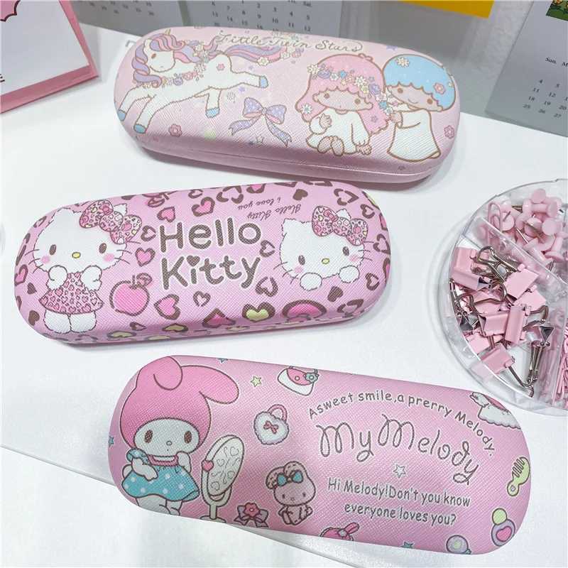 

Чехол для очков Kawaii Sanrio из искусственной кожи мультяшная мелодия Kuromi Kitty чехол для хранения дорожная портативная салфетка для очистки Солнц...