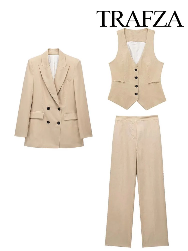 Рисунок 2 - Женский брючный костюм с двубортным