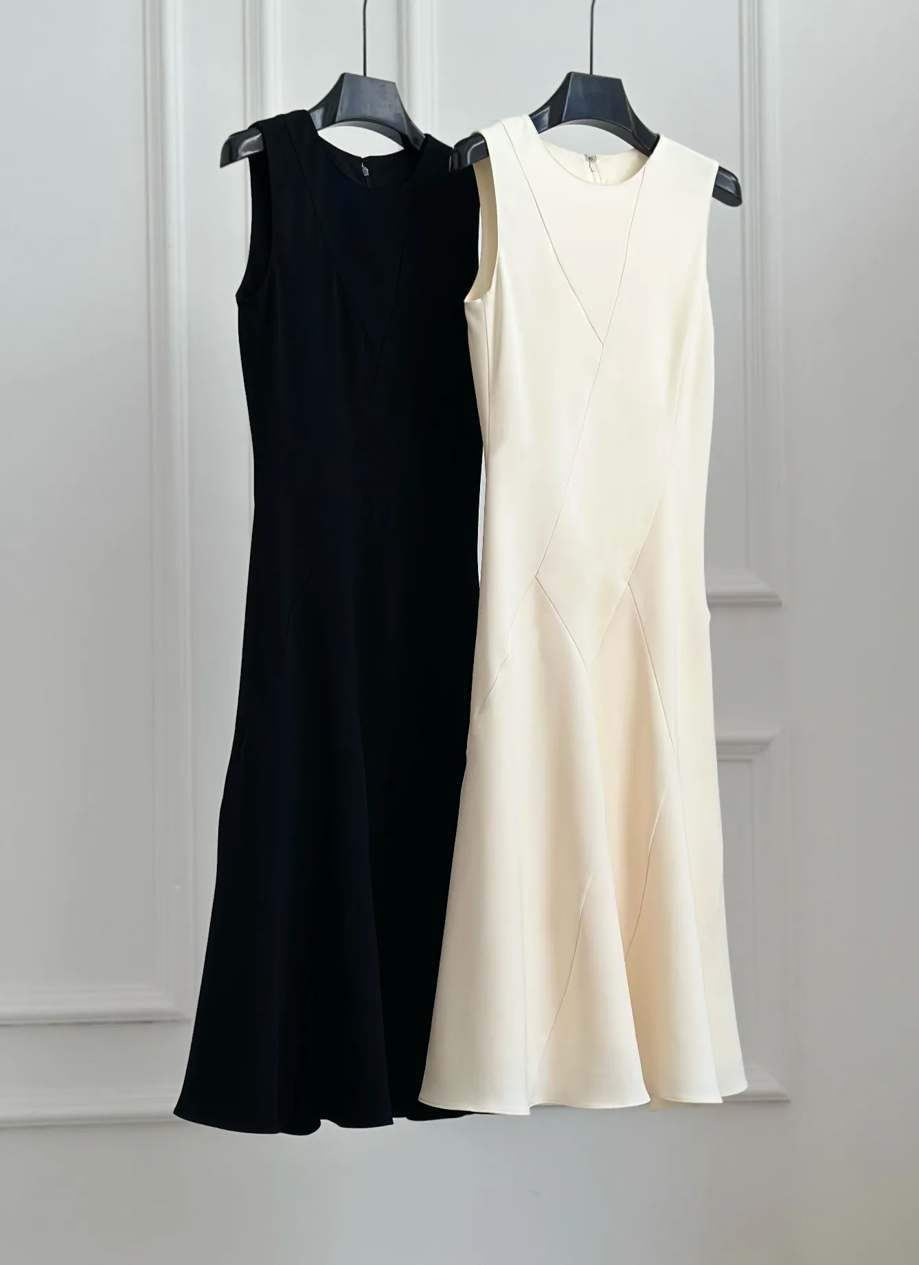 French waist collection black and white two color jumpsuit type skirt daily basis does not go wrong