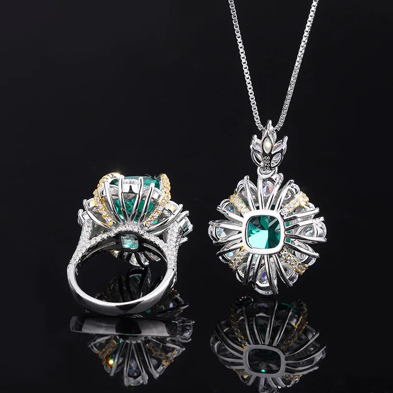 Кольцо и кулон из серебра пробы с высокоуглеродистым бриллиантом изумрудом