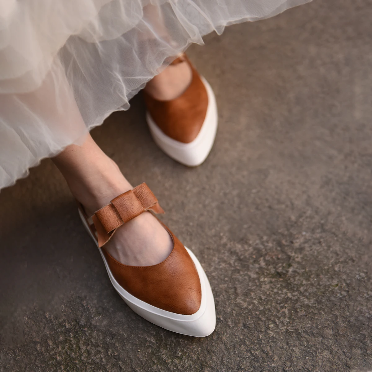 

Artmu Genuine Leather Women Slippers Closed Toe Bow Sandals Retro Outdoor Slippers Mother Slides Black Shoes Ladies Slippers