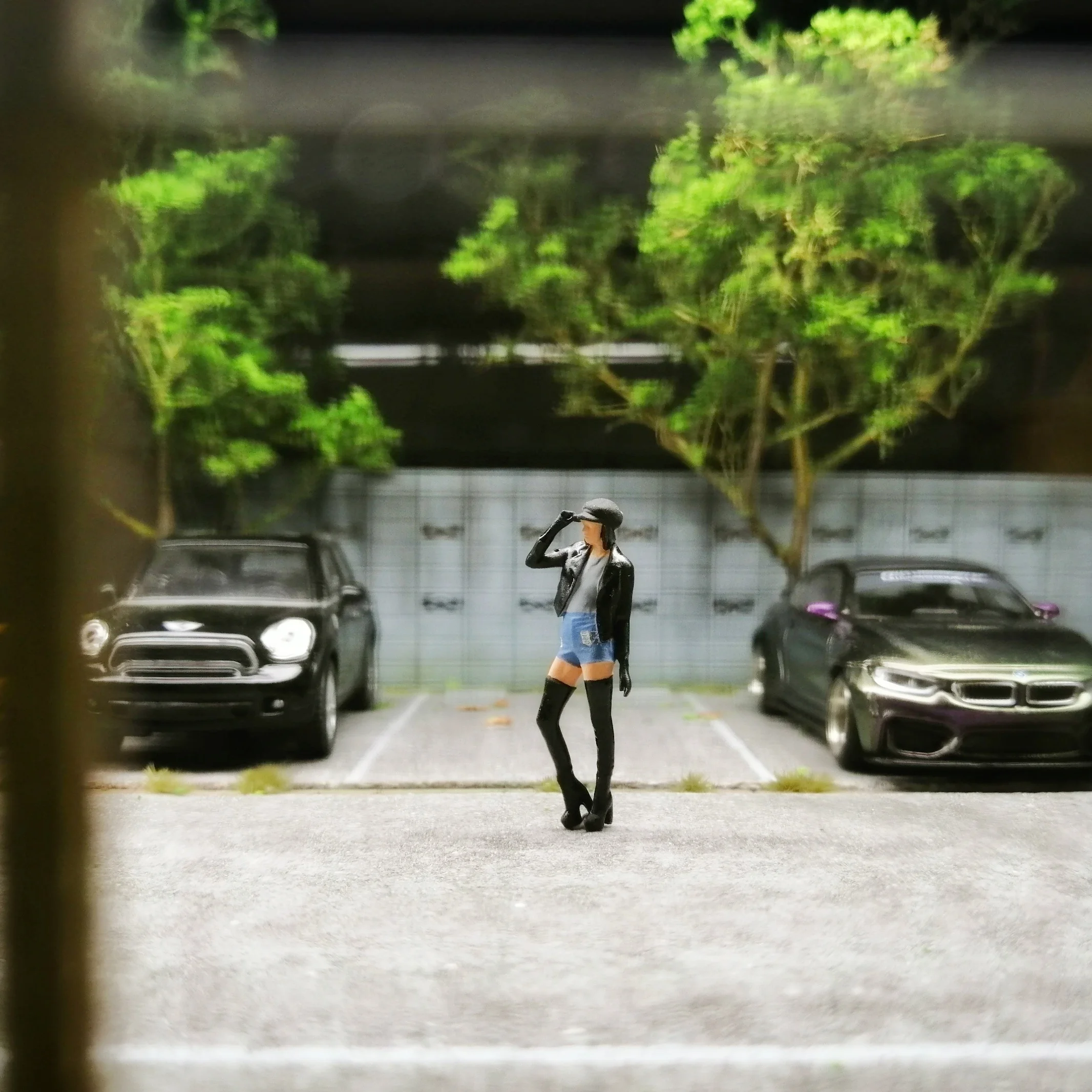 

1:64 doll model cool beauty car model scene accessories
