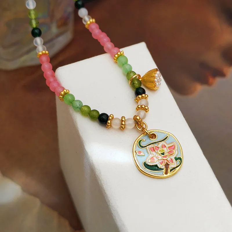 Женское ожерелье с подвеской в виде цветка бусинами