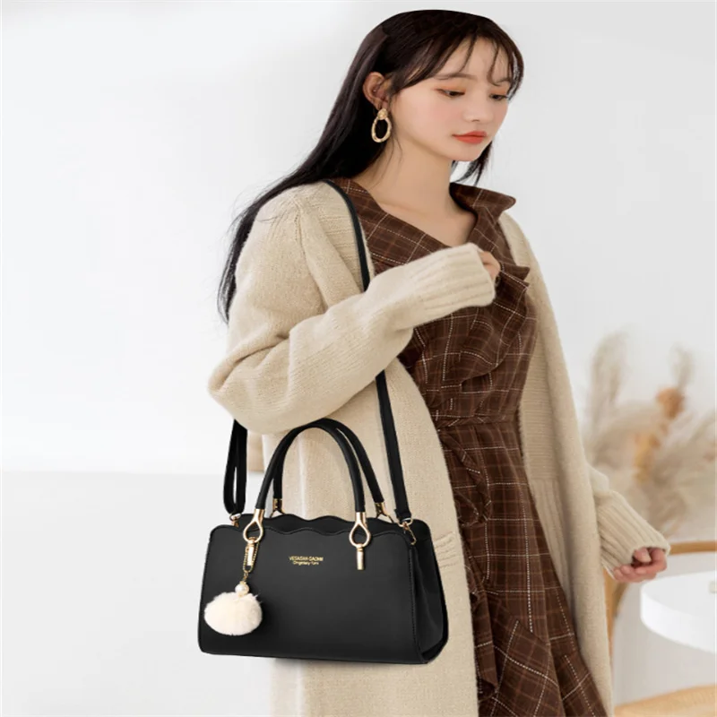 Fashion Luggage  Women's Handbags Crossbody Black NEW Trendy Shoulder Portable Large Capacity Travel Leisure PU  Ladies Bolsos