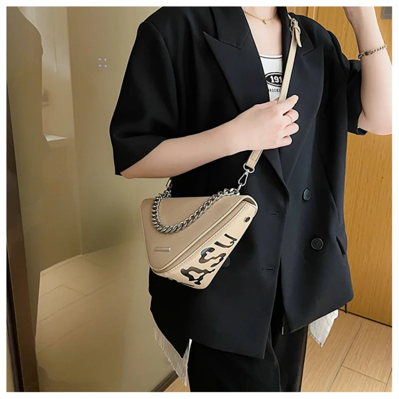 Chain Versatile Women's Bag 2023 New Fashion Winter Simple One-Shoulder Fashion Net Red Casual Straddle Bucket Vintage Bag