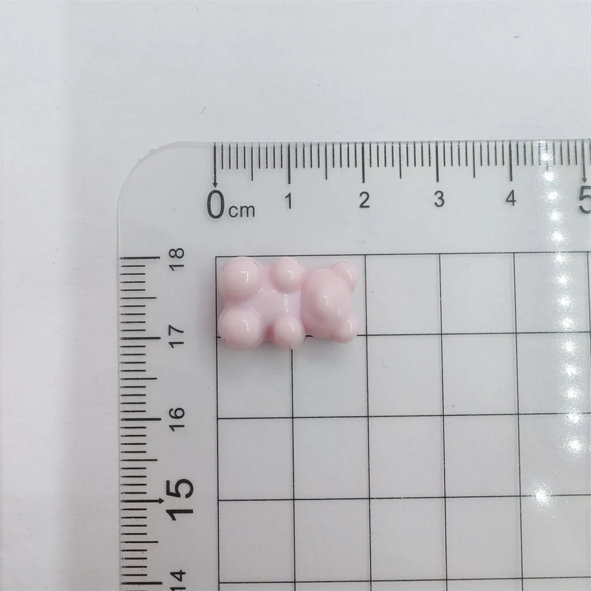 Акриловые бусины ярких цветов