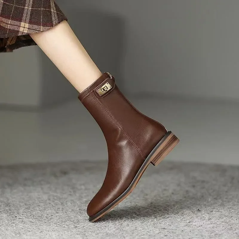 Ботинки женские на молнии с металлическим украшением в ассортименте