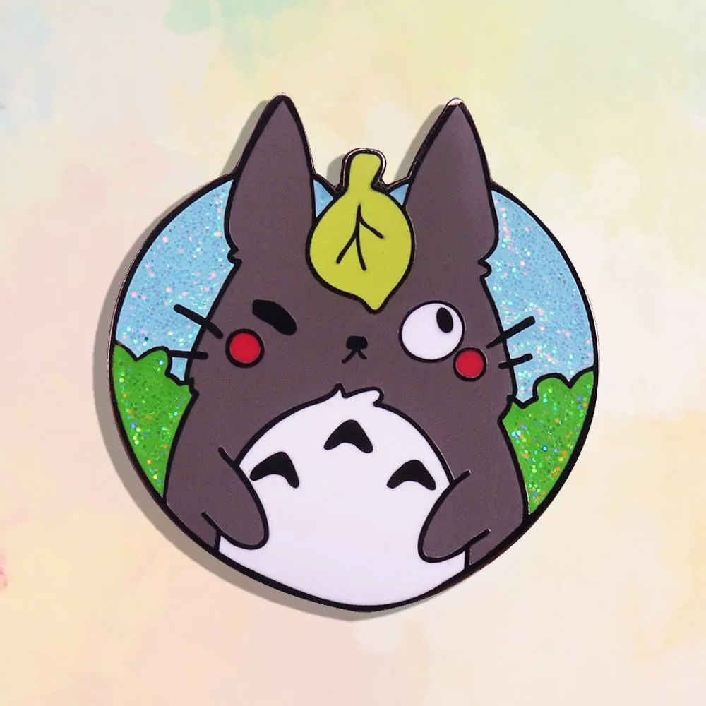 

Cute Totoro Badge Enamel Heart-Shaped Flash Brooch Creative Anime Fans Metal Pin Cartoon Jewelry Gift
