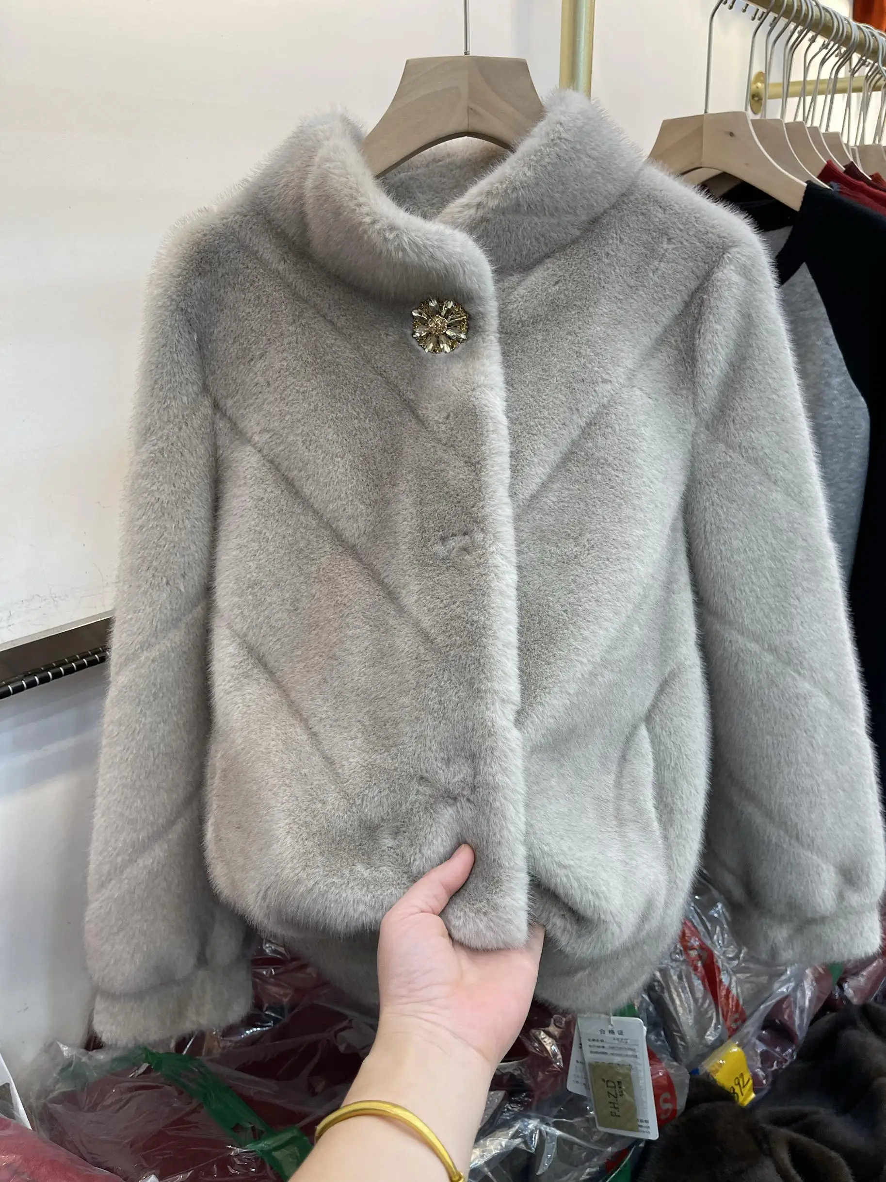 Модное женское платье среднего возраста короткая меховая верхняя одежда новинка