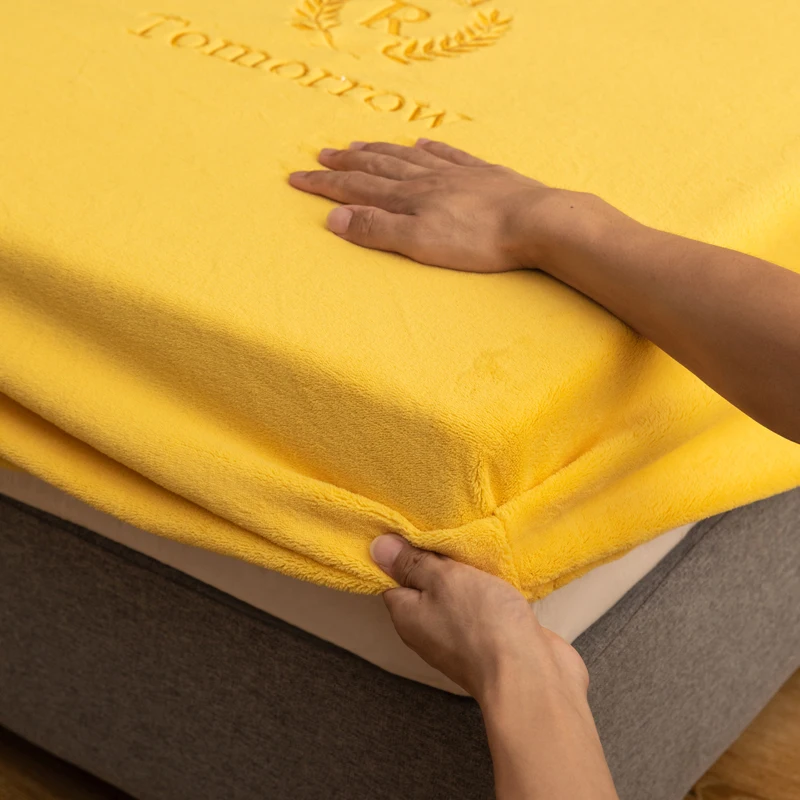 Фланелевая простыня простая однотонная бархатная натяжная зимнее теплое уютное