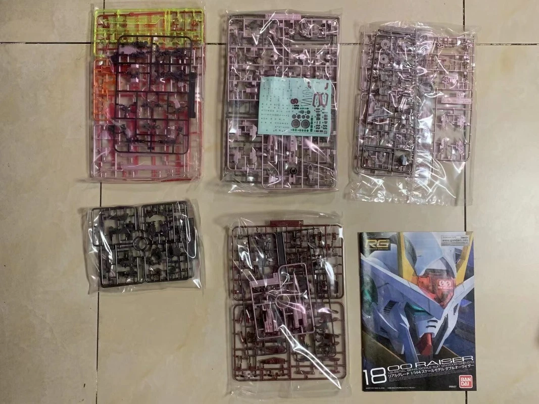 Фото Конструктор модели Gundam Bandai P-Bandai RG 1/144 Trans-Am Raiser Gloss Injection Ver GN-0000 00R OOR №1