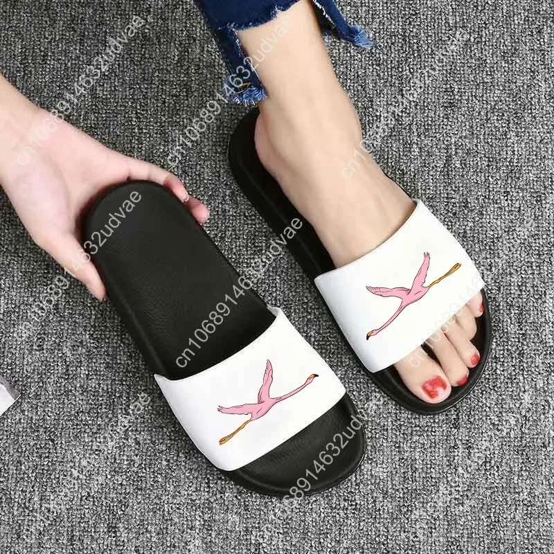 Сланцы женские с фламинго пляжные шлепанцы плоская подошва Нескользящие тапочки