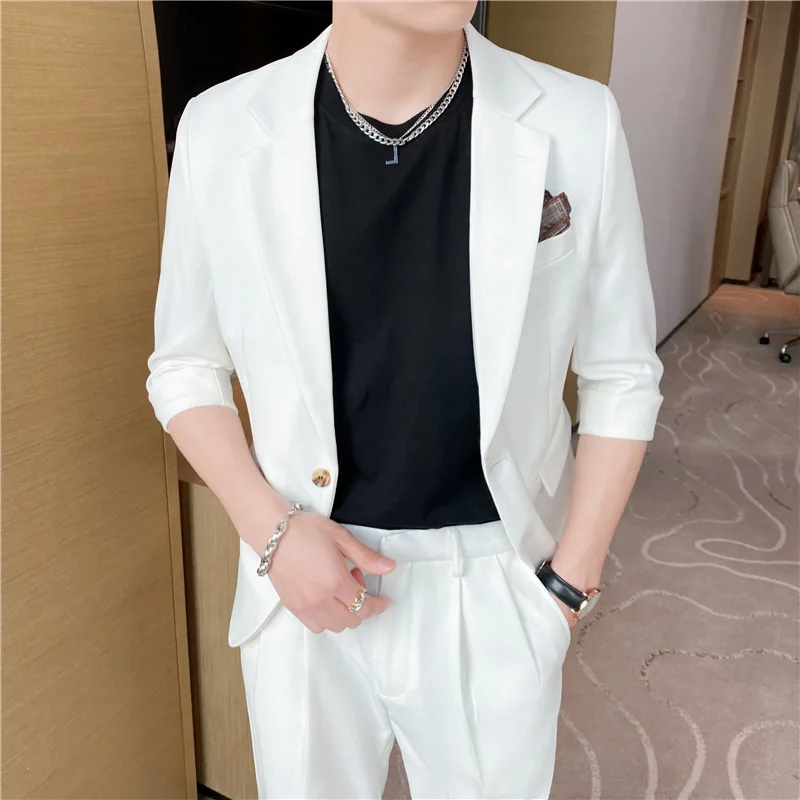 

Новинка 2022, мужской костюм с рукавом три четверти, пятиконечные брюки, корейская версия, облегающий пиджак на одной пуговице, костюм с рукав...