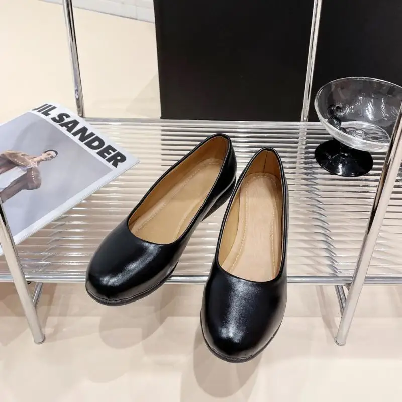 

New Spring and Autumn Women's Flat Shoes Black Flat Shoes for a Long Time Standing Not Tired Soft Leather Non-slip Professional