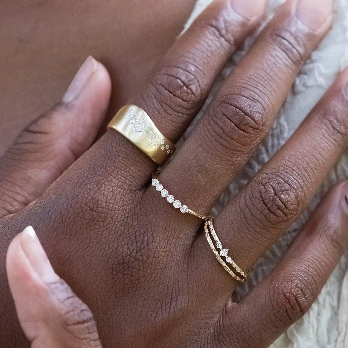 

Stunning S925 Sterling Silver Lyra Diamond Band Ring – Perfect for Any Occasion