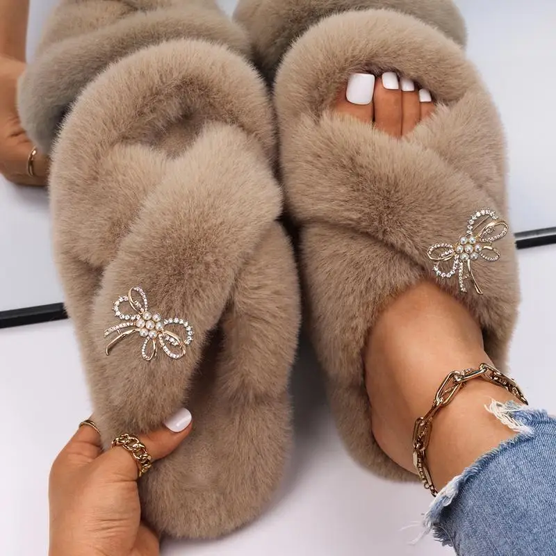 Winter Warm Slides Ladies Alloy Diamond Bowknot Furry Slippers Faux Fur Fluffy Sandals for Women Indoor Slides Plush Shoes