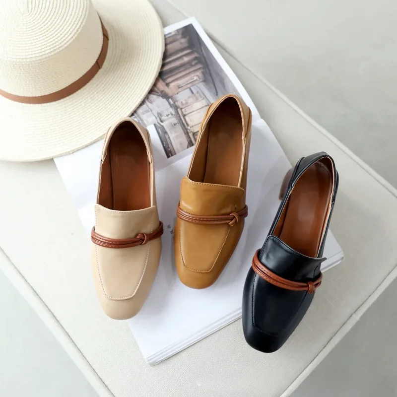 Женские туфли на толстом каблуке в стиле ретро