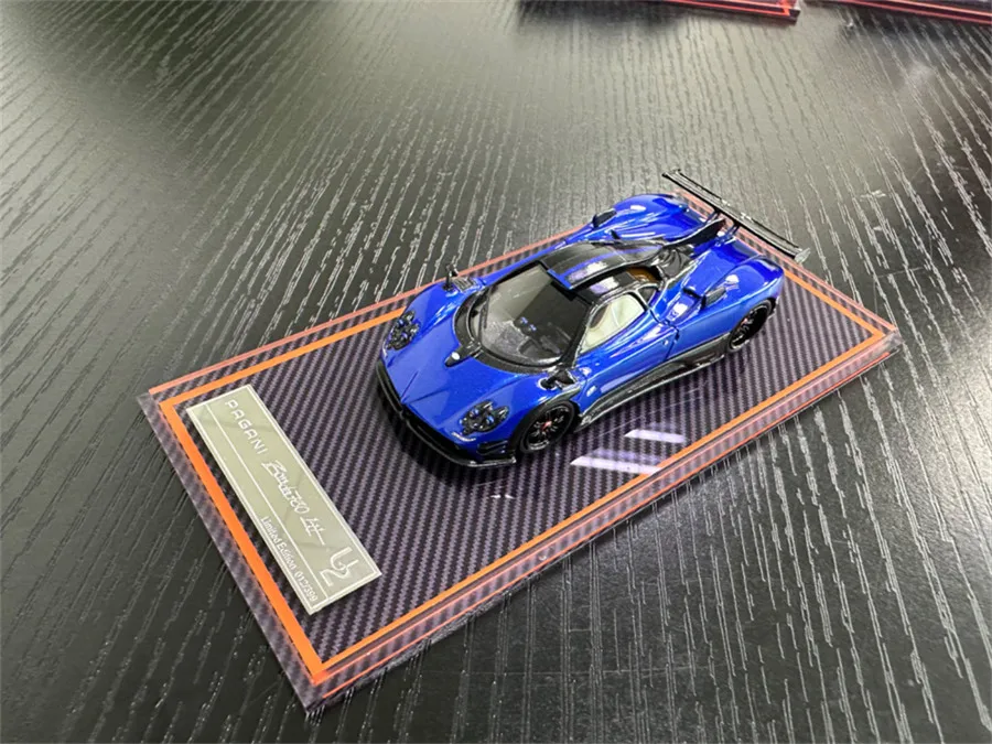 

U2 1:64 Pagani zonda 760LH Pista Black /blue Model Car