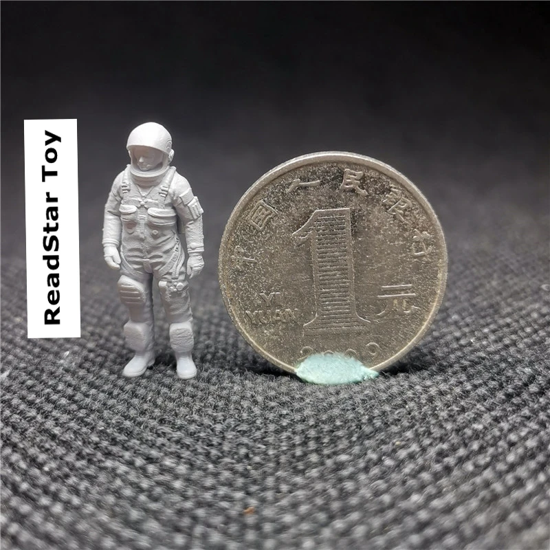 

miniature 1/64 resin figure model unpainted astronaut