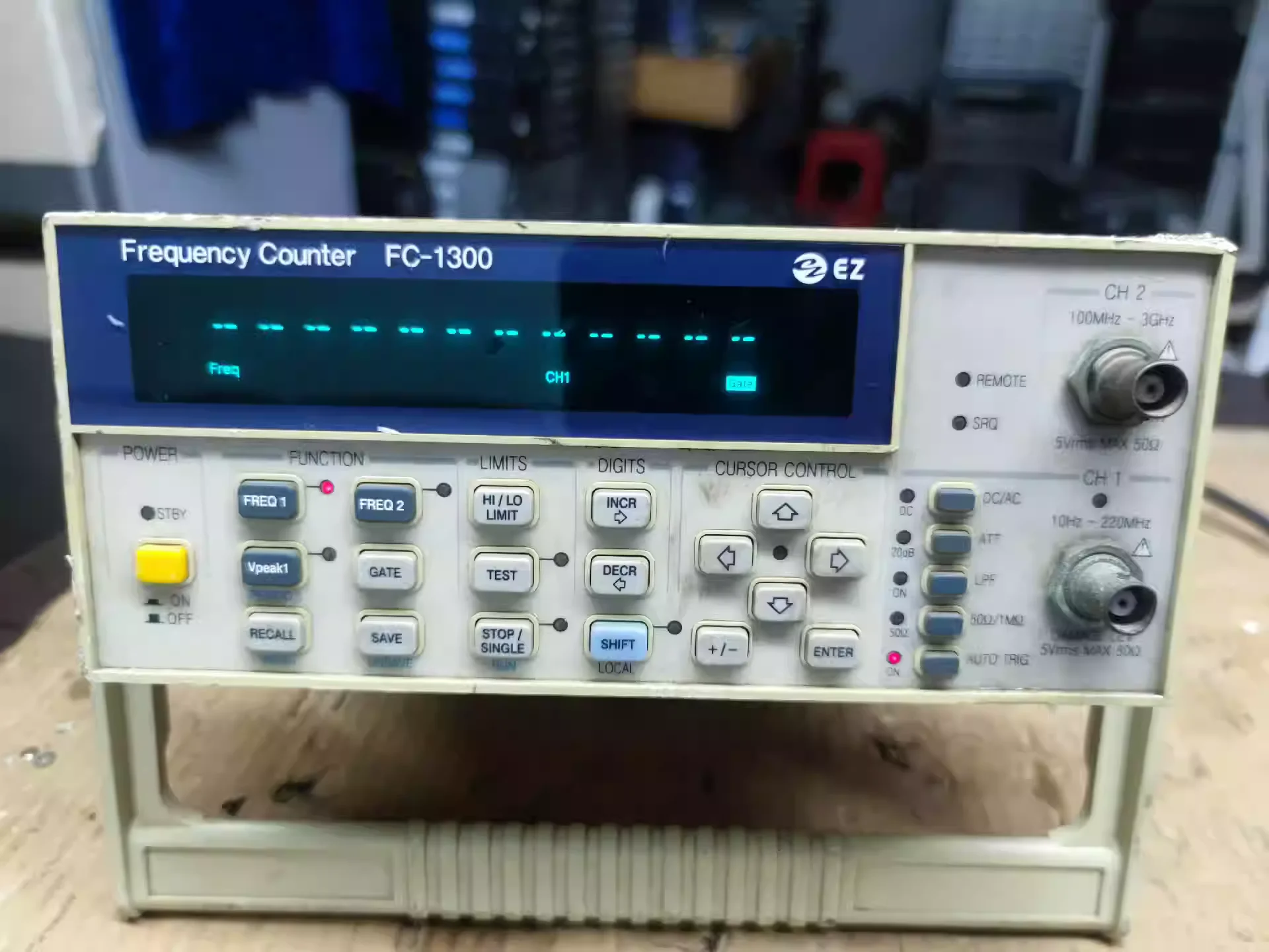 Устройство для измерения частоты 2 канала ch1:10 Гц-220 МГц ch2:100 МГц-3 ГГц