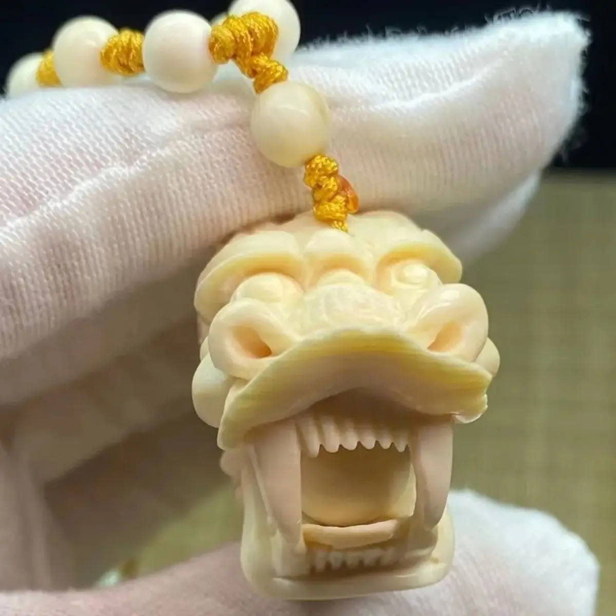 Natural Mammoth Ivory Carving Dragon Tooth Tip Stationery Play Men's And Women's Pendant Hand Put Piece Upscale Car Hanging Stat