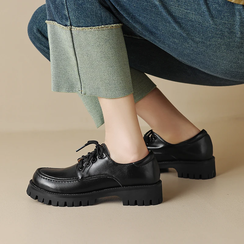 Броги на низком каблуке черные бежевые шнуровке