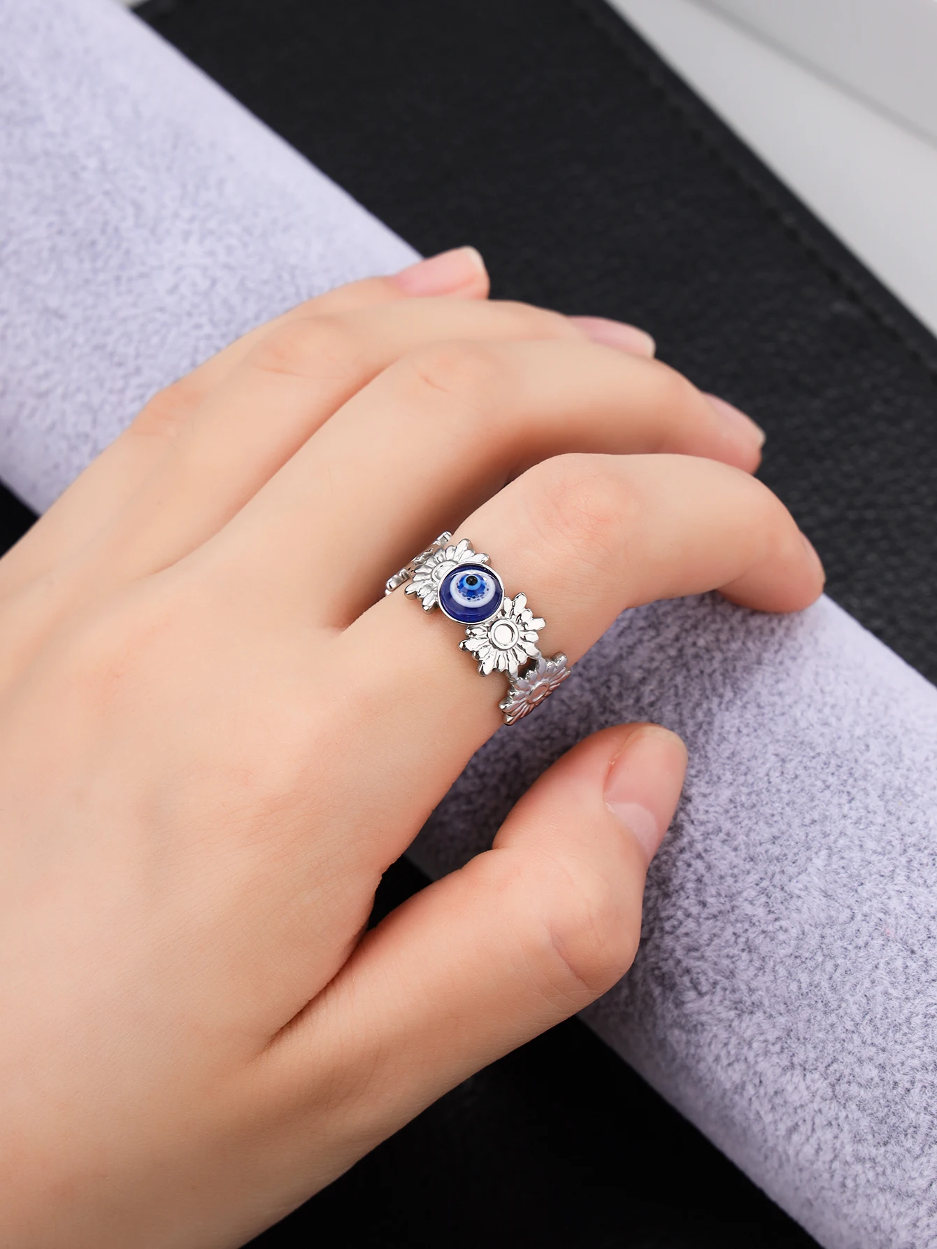 Original Design Devil's Eye Ring Couple Fashion Flower Zircon Silver Jewelry Accessories for Men and Women