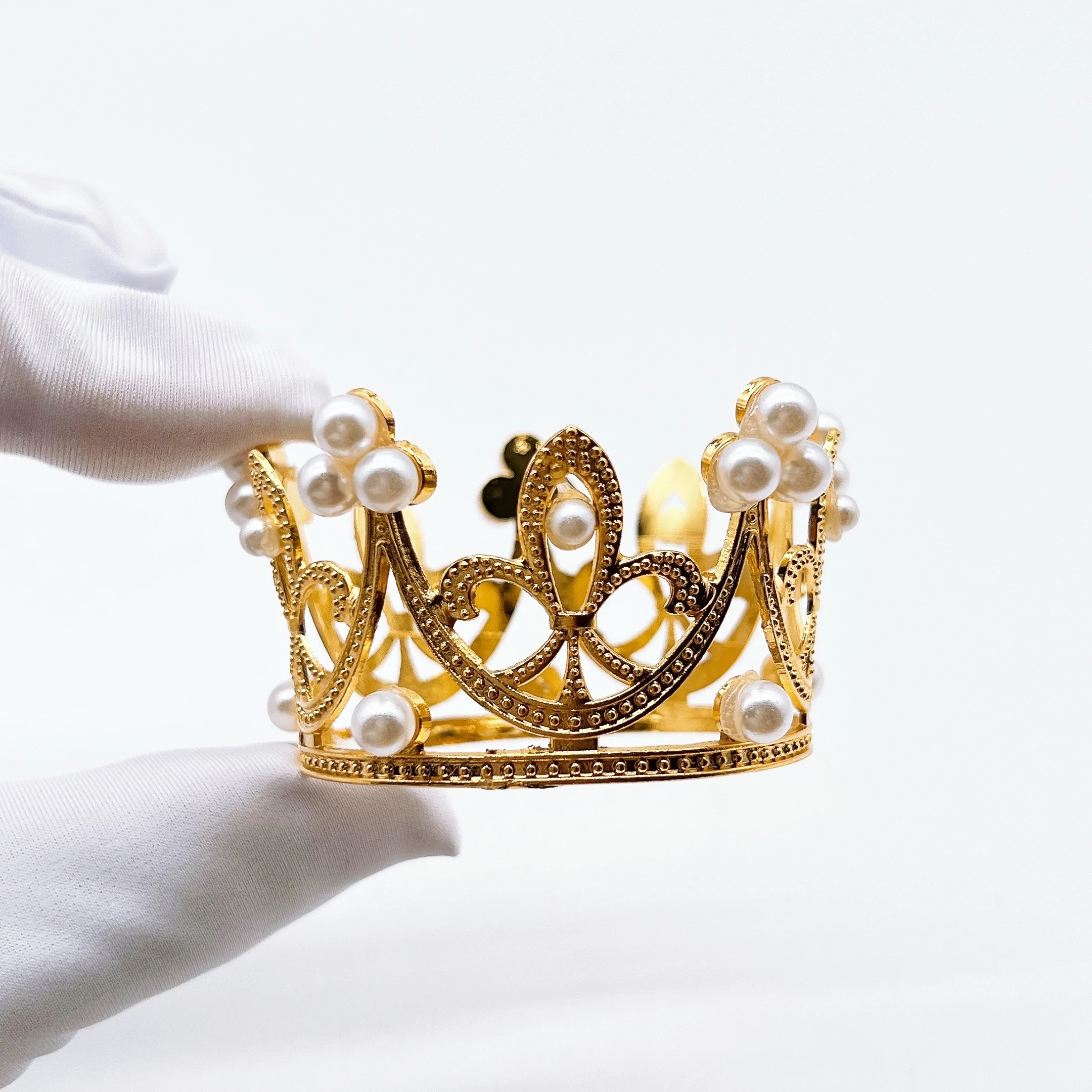 Миниатюрная корона с жемчугом