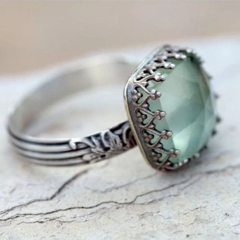 

Luxury Retro Silver Square Emerald Ring Women's Fashion Engagement Wedding Jewelry