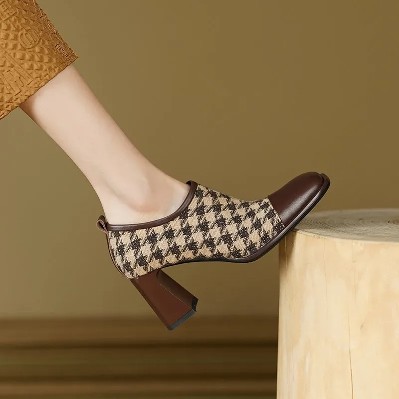 

Женский ретро-каблук в шотландскую клетку, на весну и осень