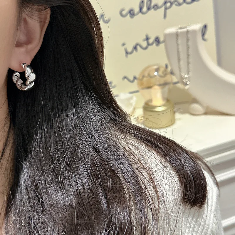 

Free Shipping Trendy Styles Fashion Jewelry Pearl Zircon Leather Decorated Ear Studs Recommended Earrings For Women