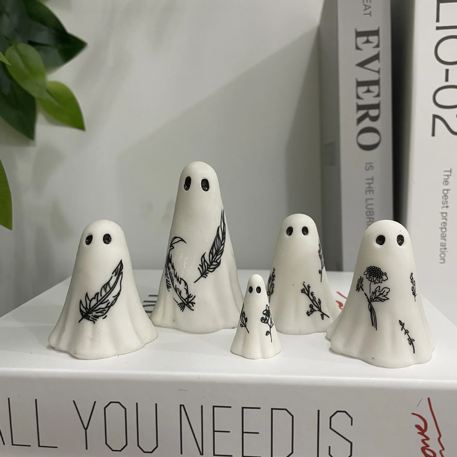 

Scary White Sculptures Set Creative Resin Halloween Spooky Decor Handmade Crafts Ghost Statue Home Desktop Ornaments