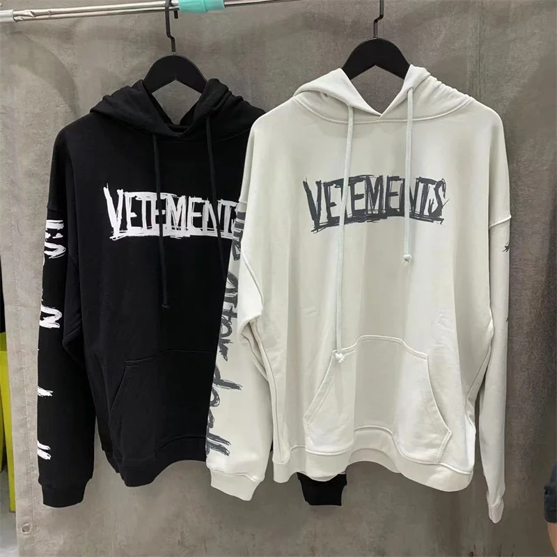 

23ss Graffiti Letter Logo Print VETEMENTS Hoodie Men Women 1:1 Best Quality Black Oversized Hooded Sweatshirts