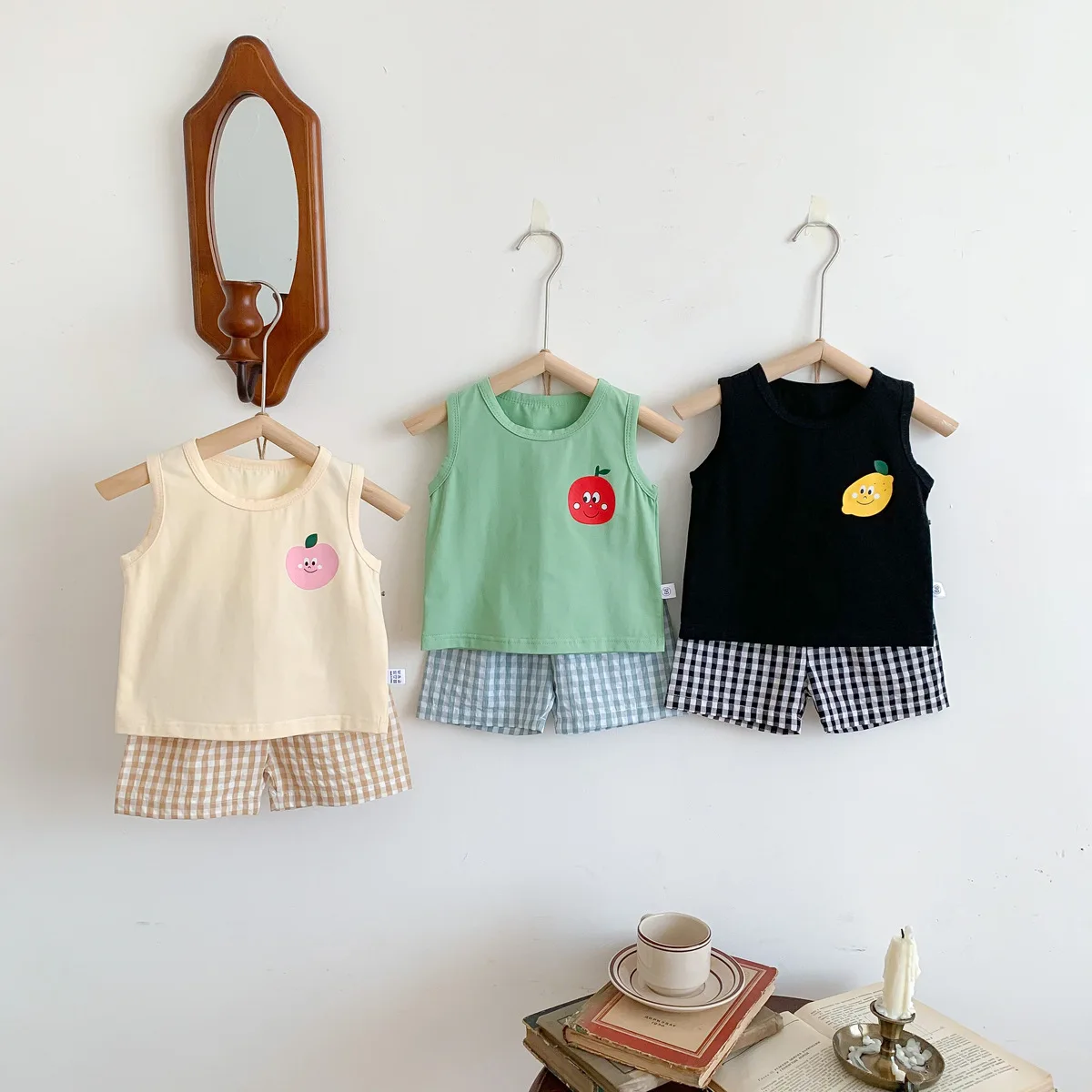 

Костюм детский клетчатый без рукавов, с жилетом и шортами