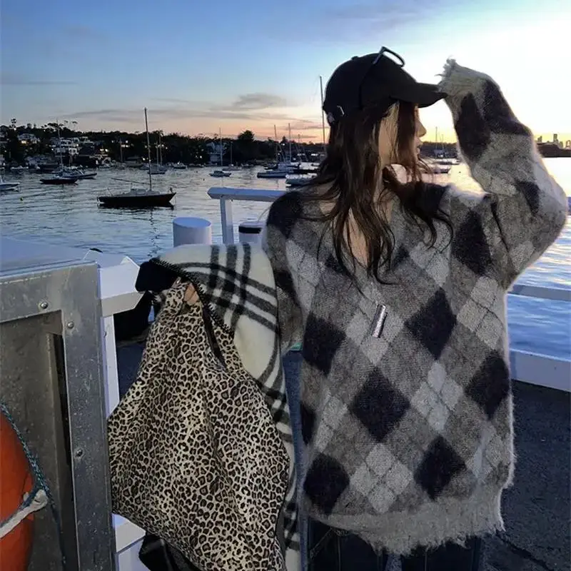 Женский свободный вязаный кардиган с v-образным вырезом пуловер новинка осени 2024