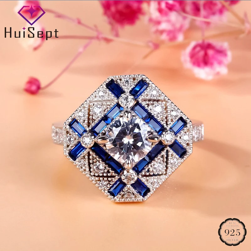 Кольцо женское из серебра 925 пробы с цирконом