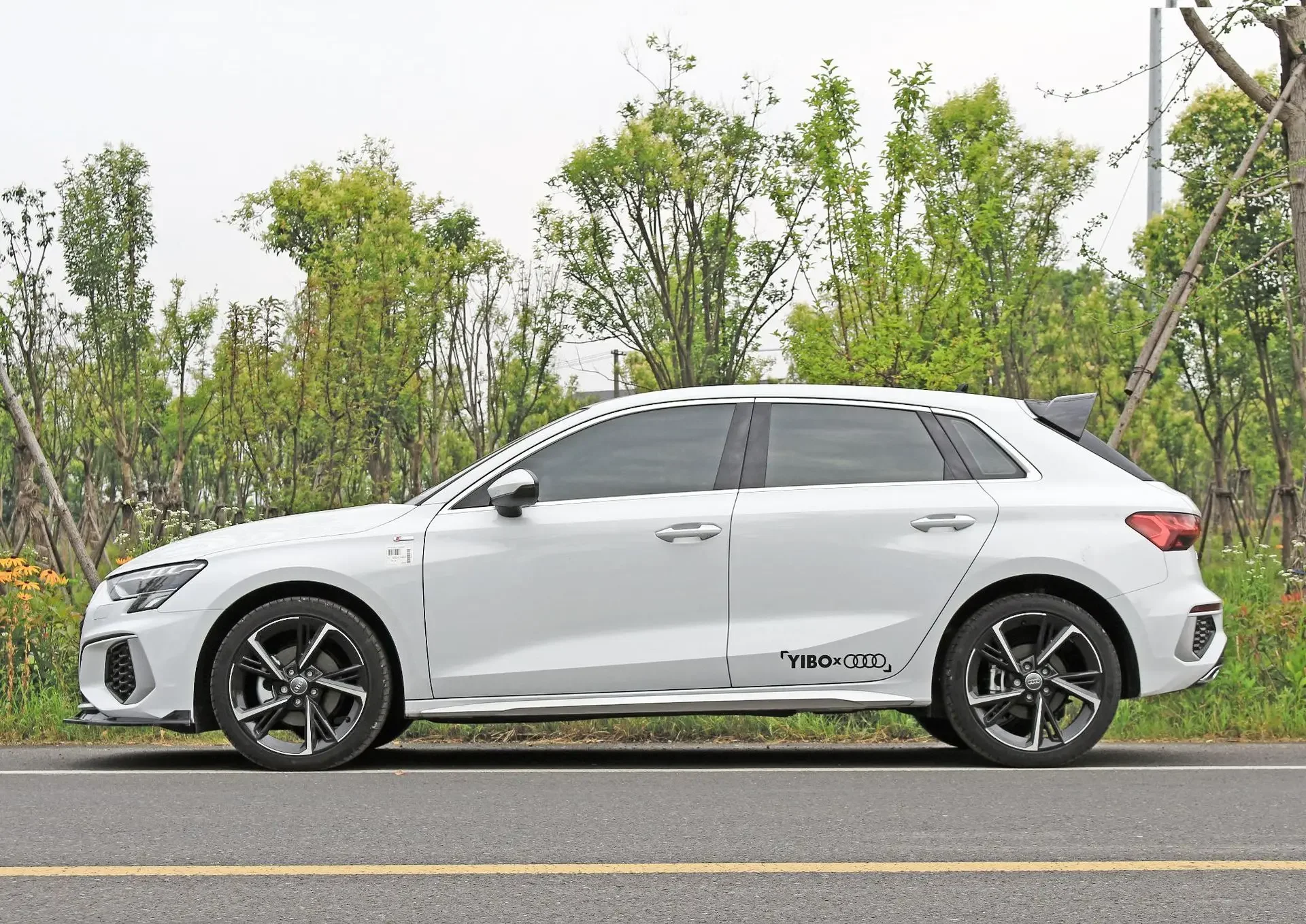 Фото Для Audi A3 2021 + Sportback 35 TFSI лет хэтчбек с насечкой Модификация автомобиля Подбородок Bodykit хвостовое крыло №4