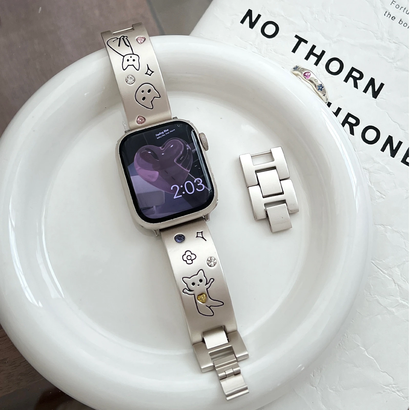 Фото Металлический ремешок для Apple Watch, браслет с милым котом для девочек, браслет-цепочка для Iwatch987654se Ultra Women40 41 44 45 мм, милый браслет со стразами №2