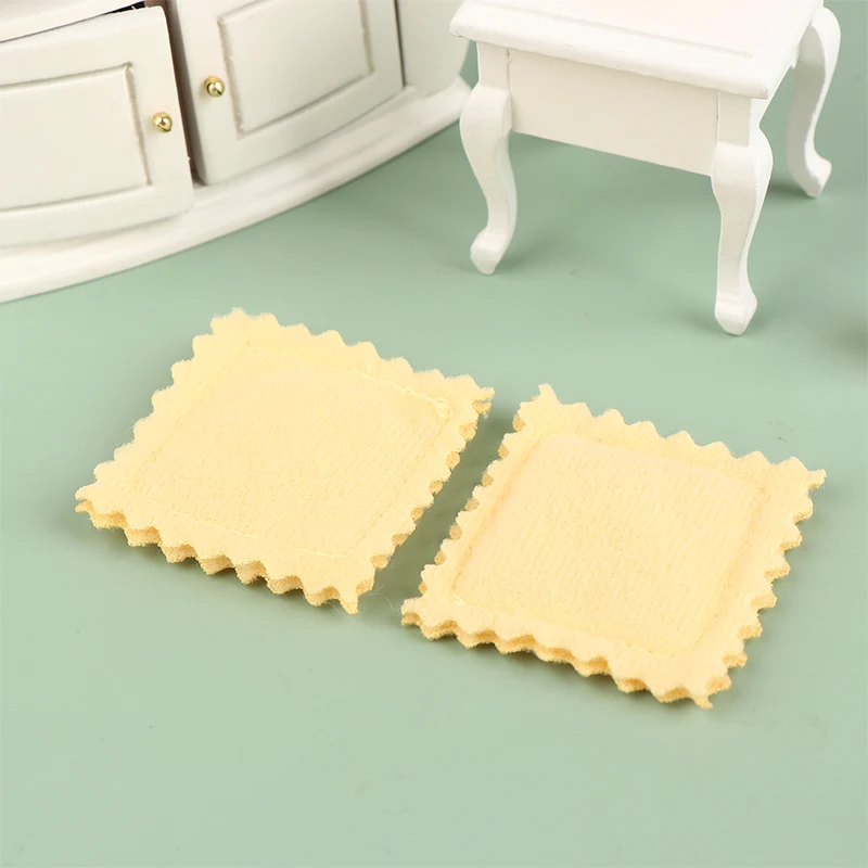 

1pc 1:12 Миниатюрные квадратные подушки для кукол.