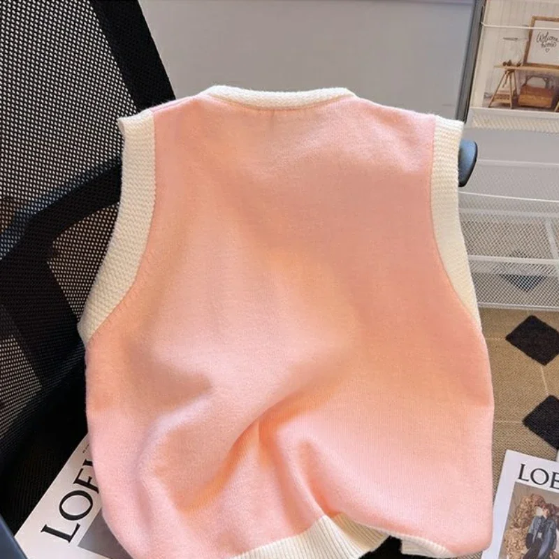 Женский трикотажный жилет на пуговицах черный или розовый Трикотажный с круглым