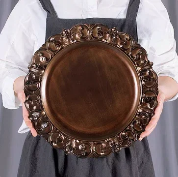 Золотые круглые зарядные тарелки