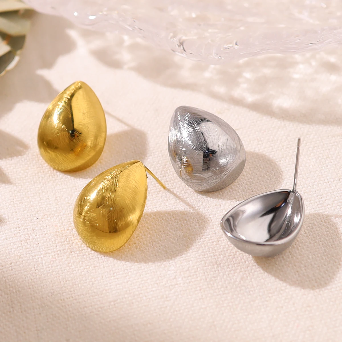 Серьги-гвоздики Wild &amp Free из нержавеющей стали золотистого цвета