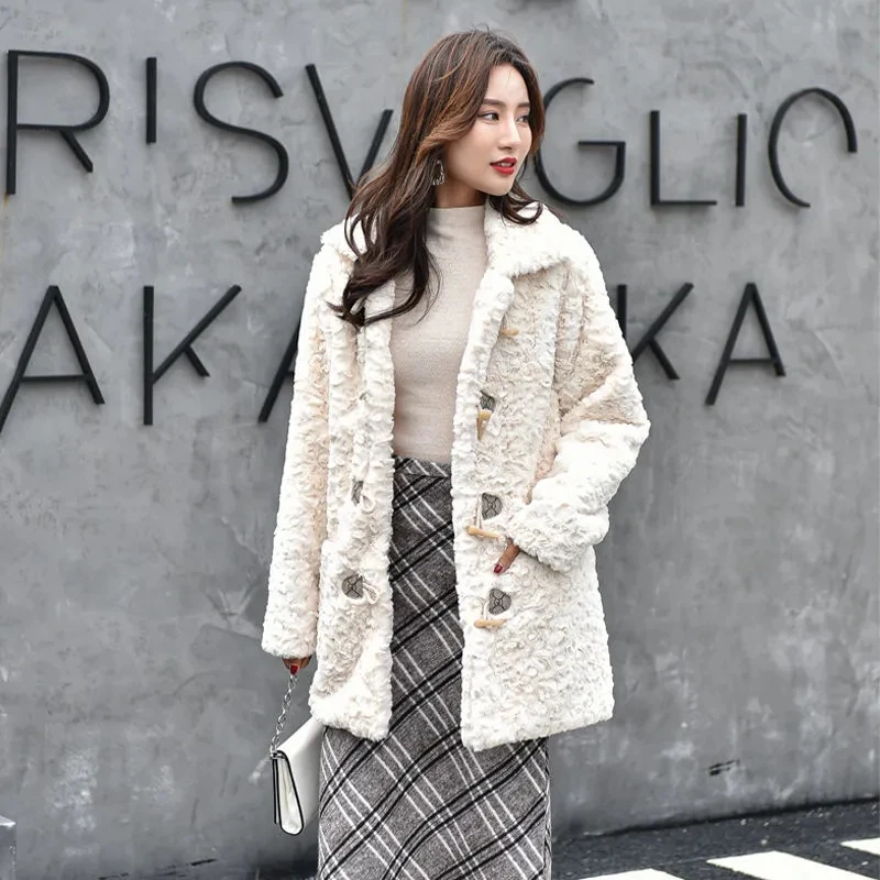 

Женское пальто из искусственного меха, модная плюшевая куртка средней длины с пряжкой из рога, однотонная верхняя одежда с отложным воротником и длинным рукавом, Осень-зима
