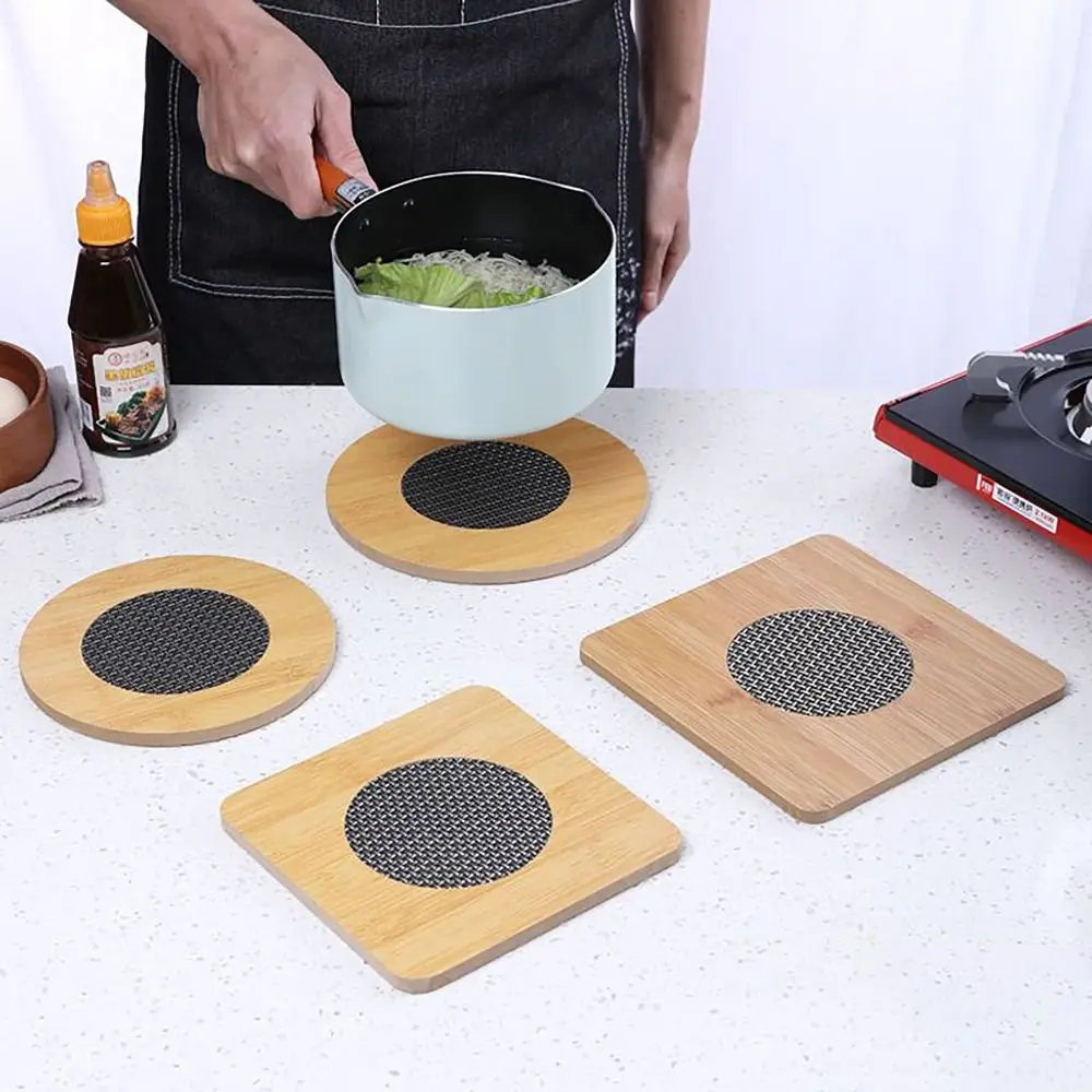 Деревянная грелка тонкой работы с противоскользящим ковриком круглая