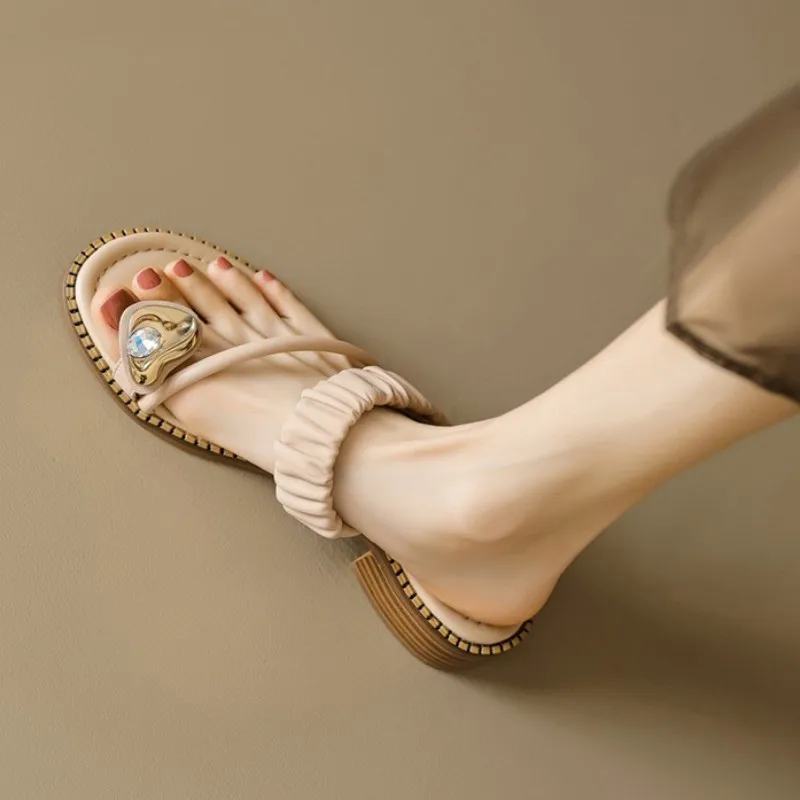 

2023 New Trend Casual Crystal Mid Heels Slippers Women Fad Chunky Clip-toe Sandals Beach Shoes Summer Flip-flops Women Slides