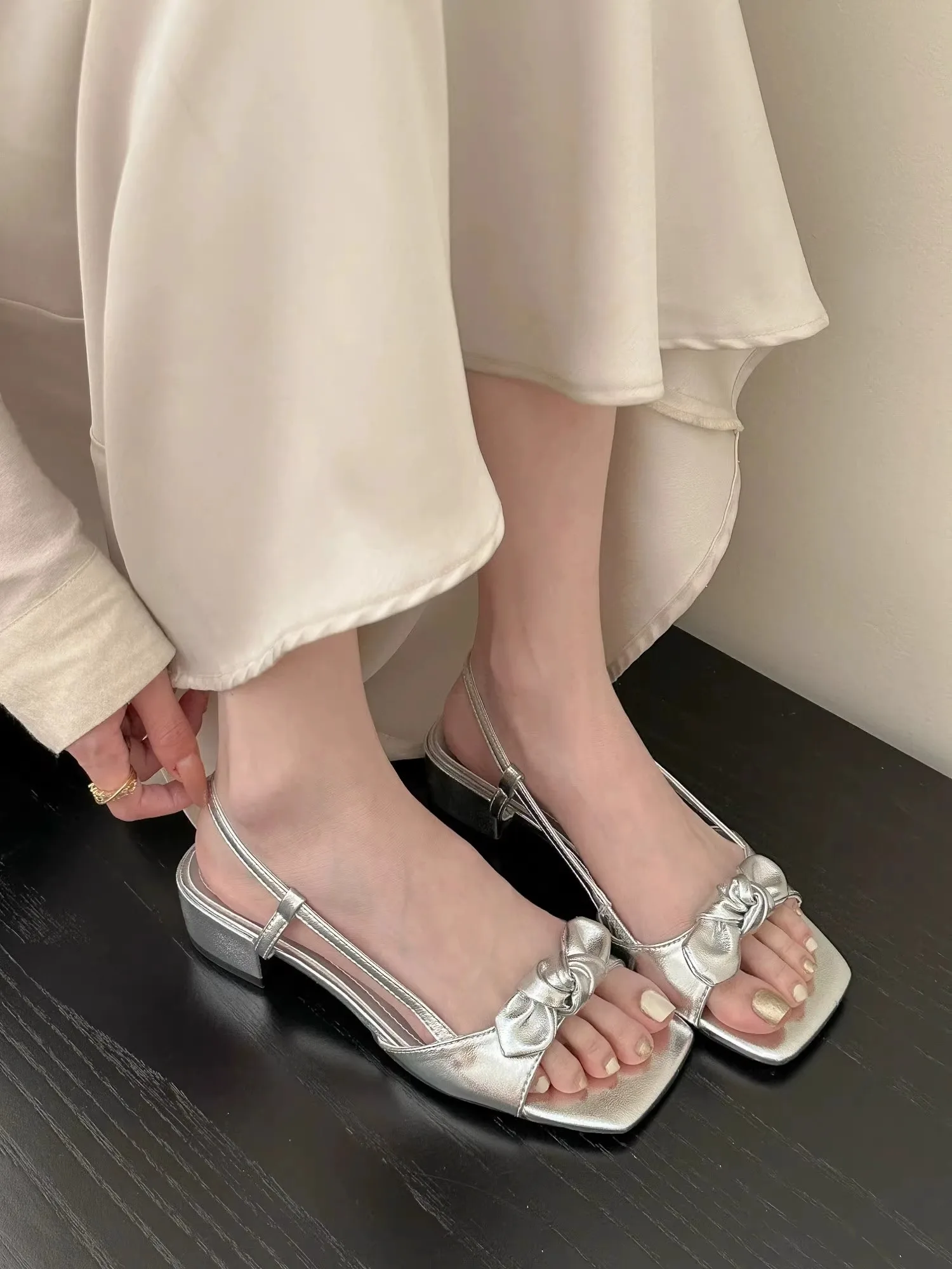 

Сандалии женские на среднем каблуке, удобные туфли-лодочки с открытым носком, простые тапочки из искусственной кожи, с открытым носком, в стиле ретро, лето 2023