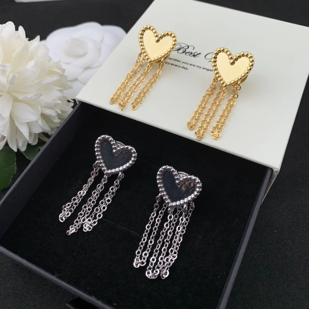 

European and American fashion simple heart-shaped Tassel Earrings